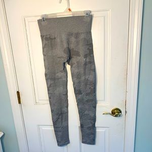 Seamless gray camo leggings